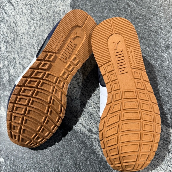 NWOT Puma Boys Sr Siege Athletic Shoe Size 3 - Picture 7 of 8